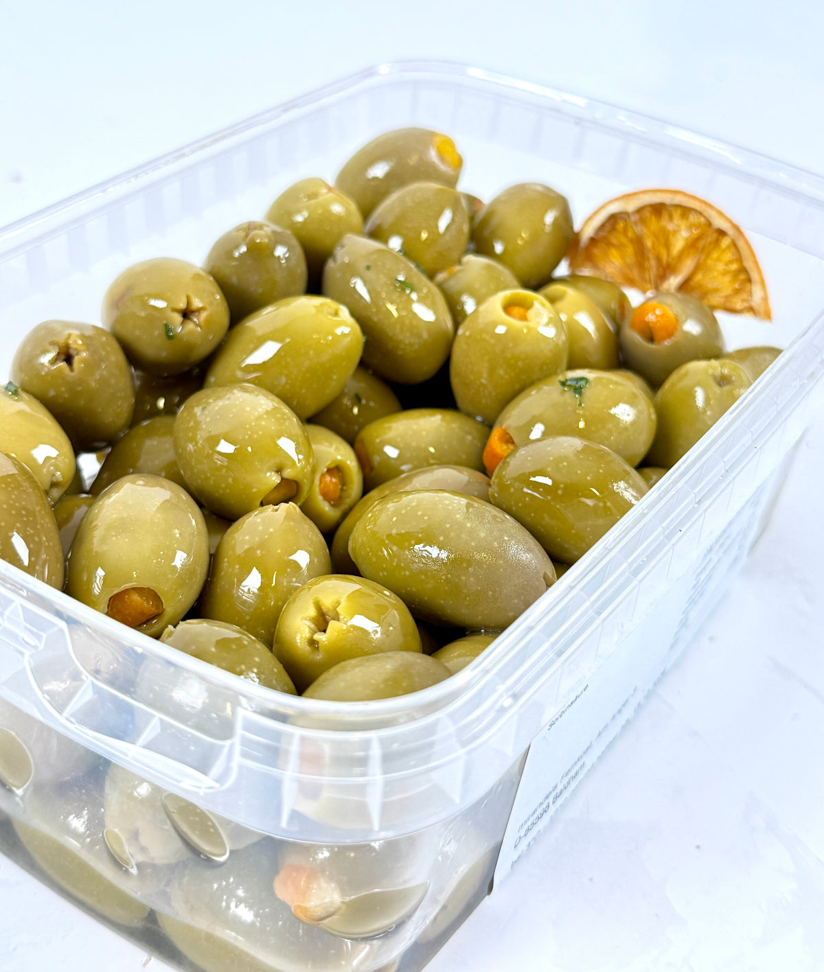 Grüne Olive mit Orange gefüllt