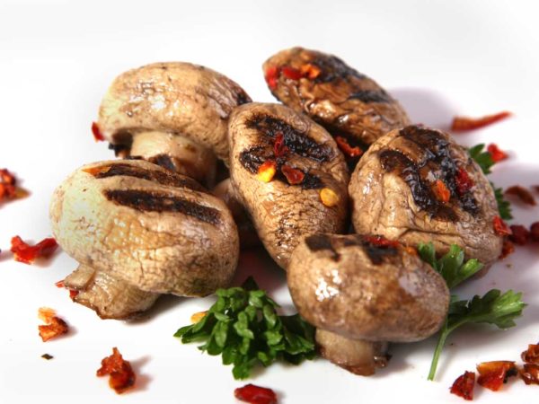 Frisch gegrillte Champignons