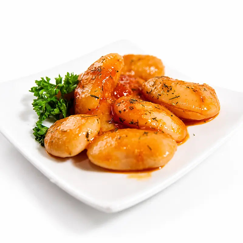 Griechische Riesenbohnen in Tomatensauce, angerichtet mit Petersilie